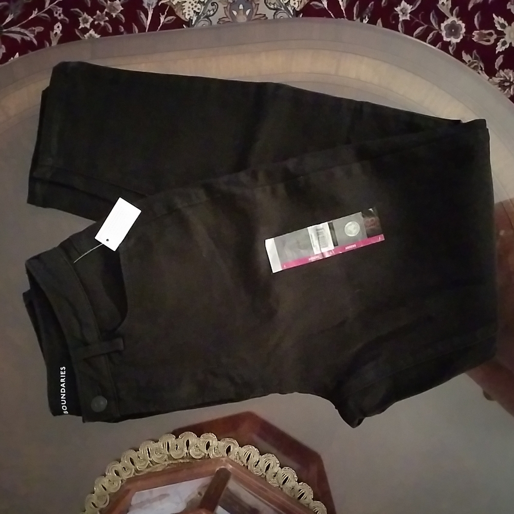 High-Rise Skinny Black Jean's. New with tags! Stretchy.